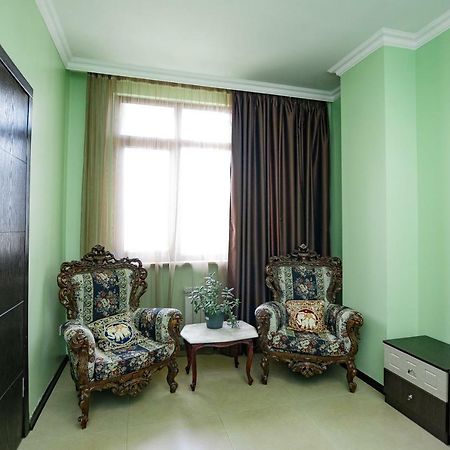 Apartment On Javakhishvili Batumi Exterior photo
