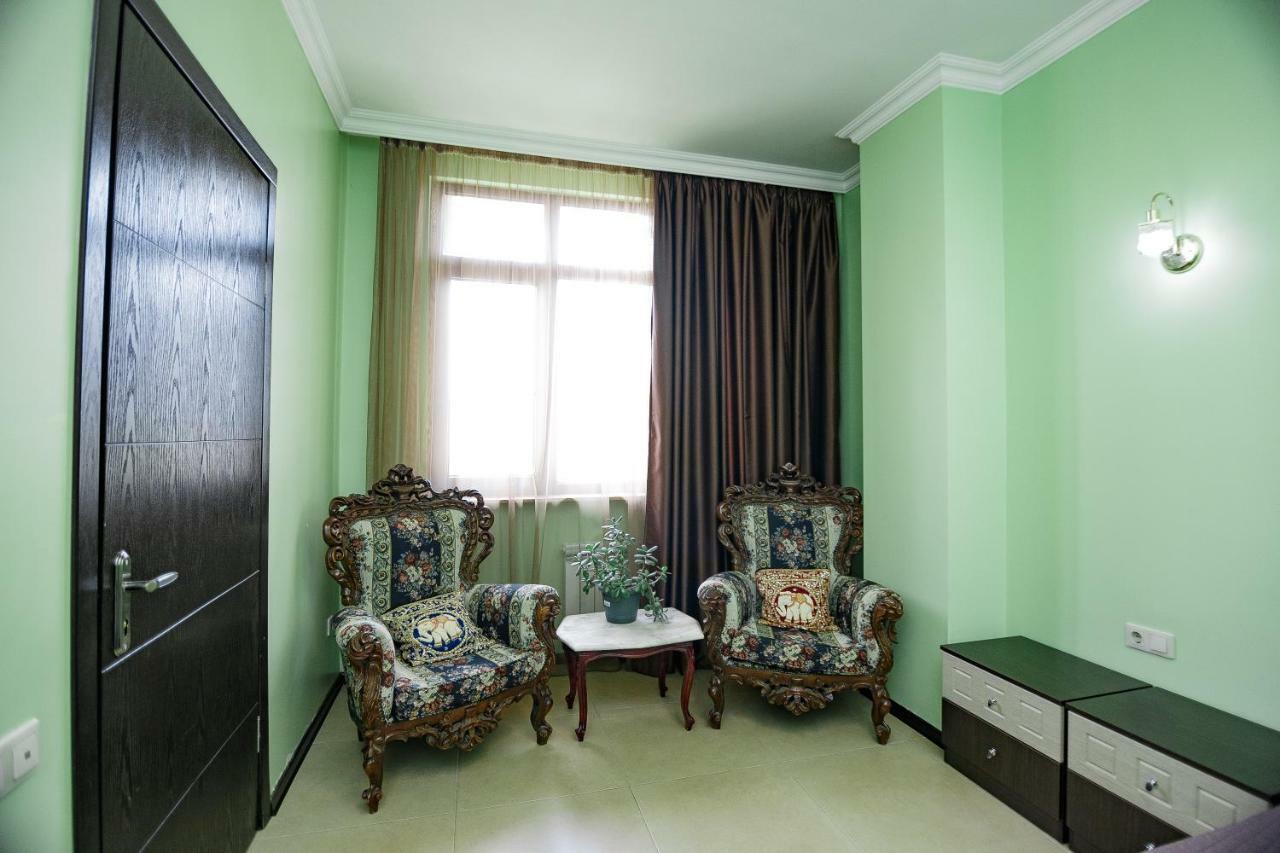 Apartment On Javakhishvili Batumi Exterior photo