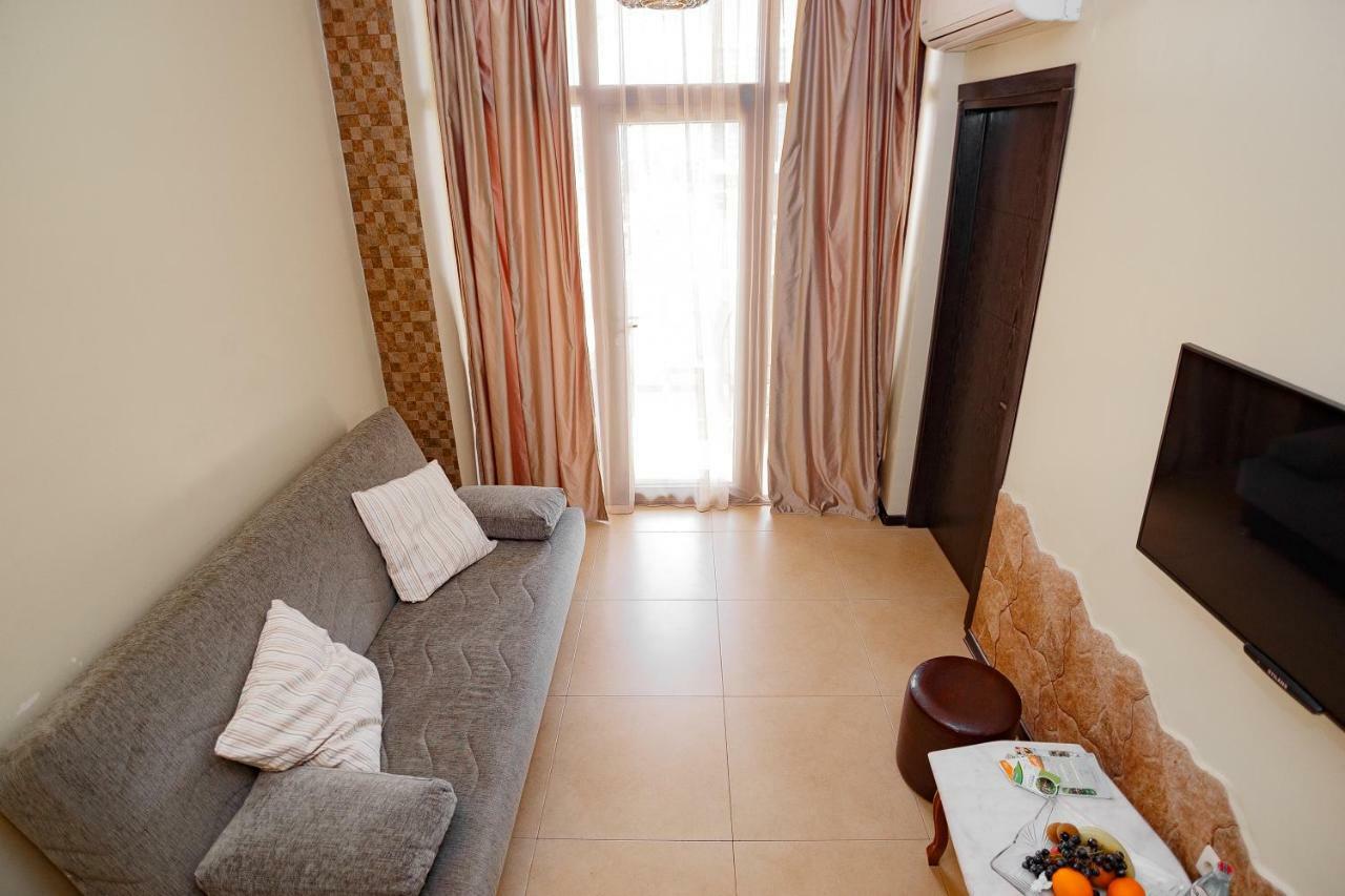 Apartment On Javakhishvili Batumi Exterior photo