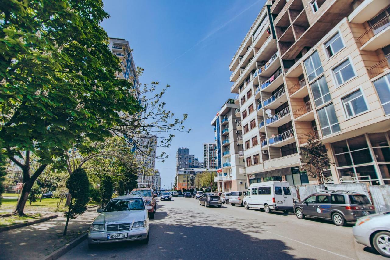 Apartment On Javakhishvili Batumi Exterior photo
