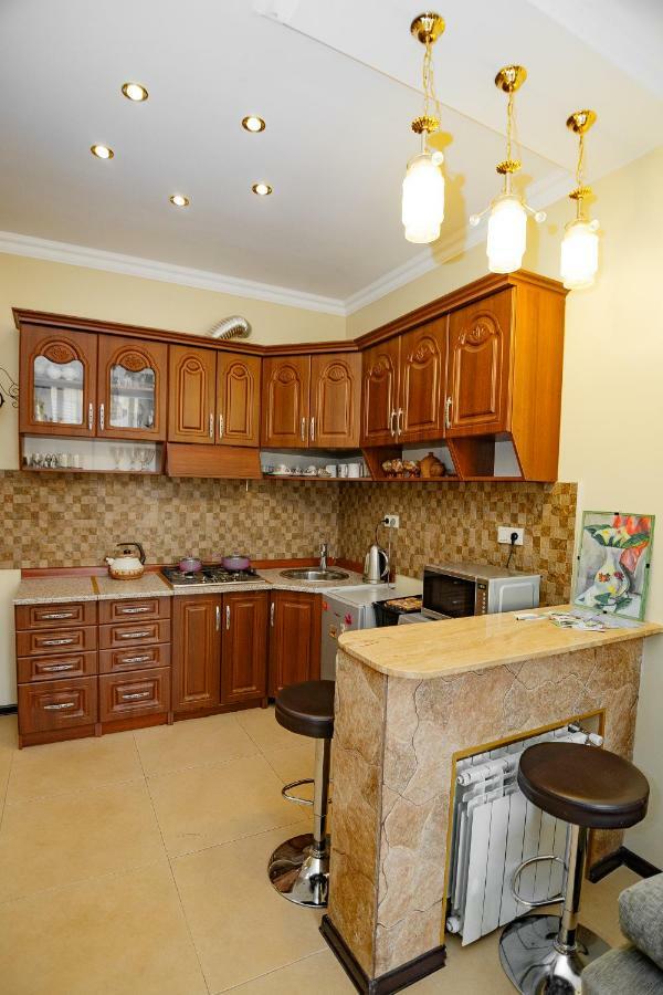 Apartment On Javakhishvili Batumi Exterior photo