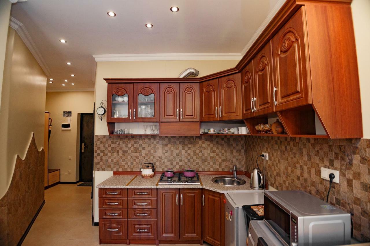Apartment On Javakhishvili Batumi Exterior photo